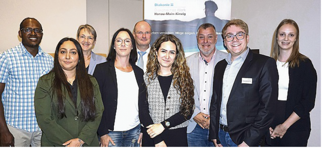 Podiumsdiskussion mit teils bewegenden Berichten: Das Foto zeigt die Teilnehmergruppe mit Ankisawi Misganu, Spoghmay Salimi, Ute Engel, Moderatorin Yvonne Backhaus-Arnold, Gunther Quidde, Donja Banai, StefanHotz, Samuel Mergenthal sowie Laura Goßner (von links).